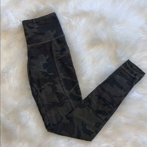 STRUT THIS CAMO LEGGINGS